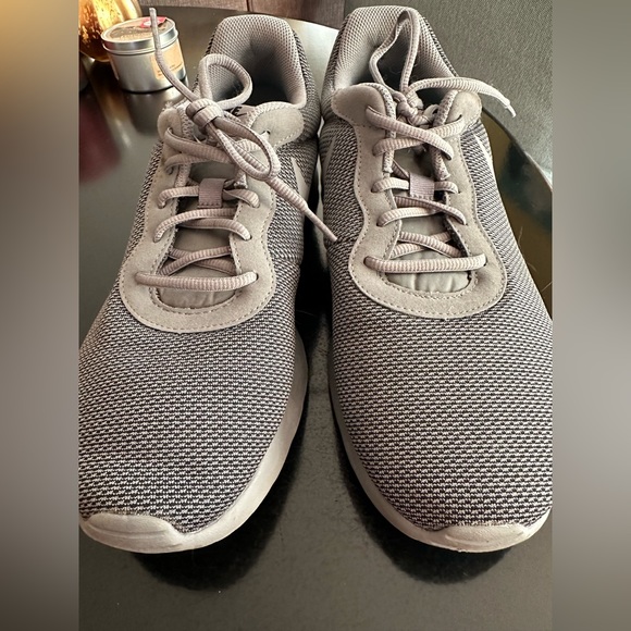 Nike Tanjun SE Cool Gray Athletic Running Shoes - Picture 8 of 8